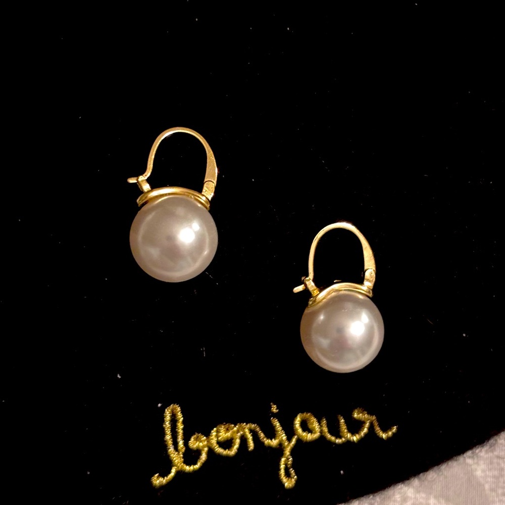 Pearl drop earrings